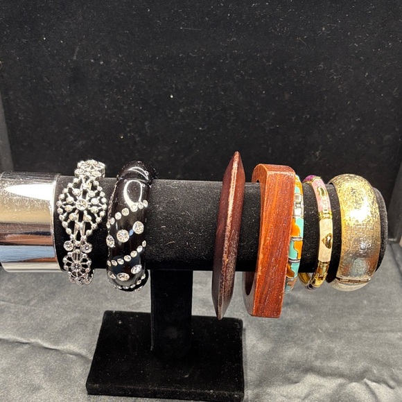 Elegant Mixed Color Bracelet Set - Picture 3 of 3